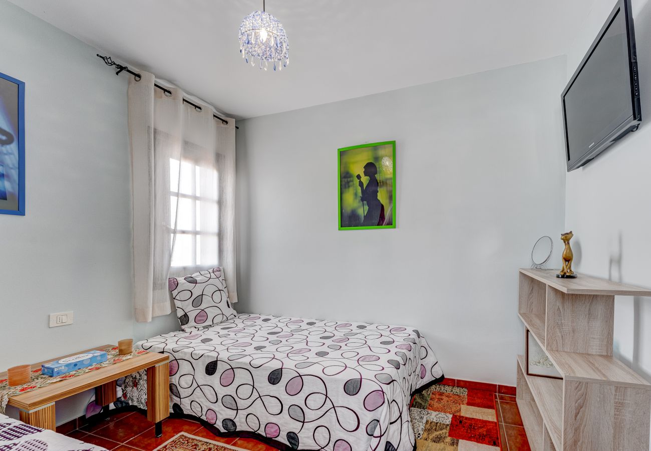 House in Arona - Fantastic townhouse with pool and vacation rental license (VV) only 400m from Playa Amarilla