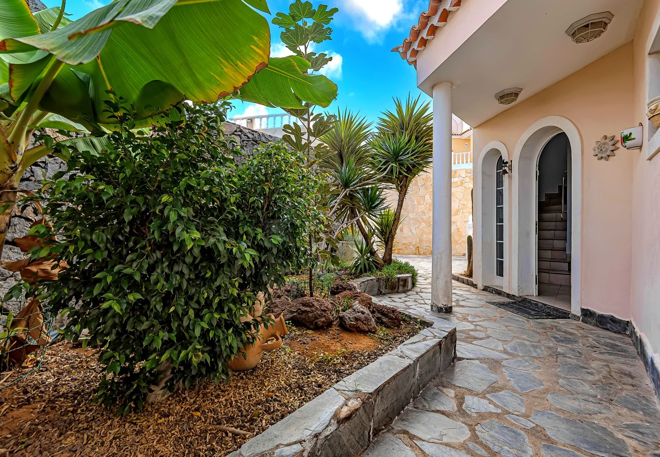 Villa/Dettached house in Callao Salvaje - Exclusive villa with pool and sea view - Tenrife South