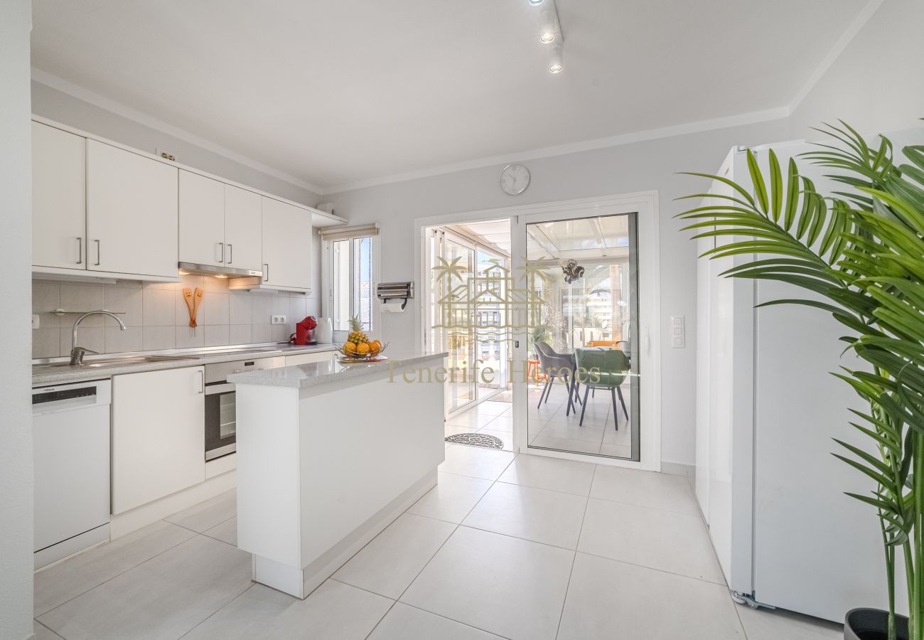 Apartment in Playa de Las Americas - Modern Oceanview Apartment with Vacation License Apartment in Playa de Las Americas - Modern Oceanview Apartment with Vacation License