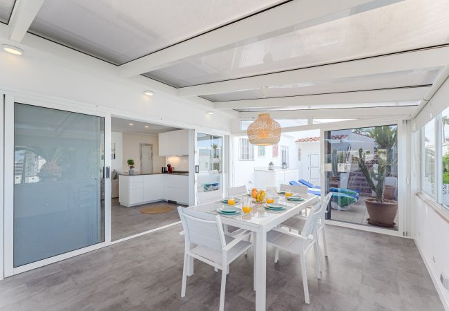 Apartamento en Playa de Las Americas - Endless Summer Beach Apartment with Sea View Apartamento en Playa de Las Americas - Endless Summer Beach Apartment with Sea View