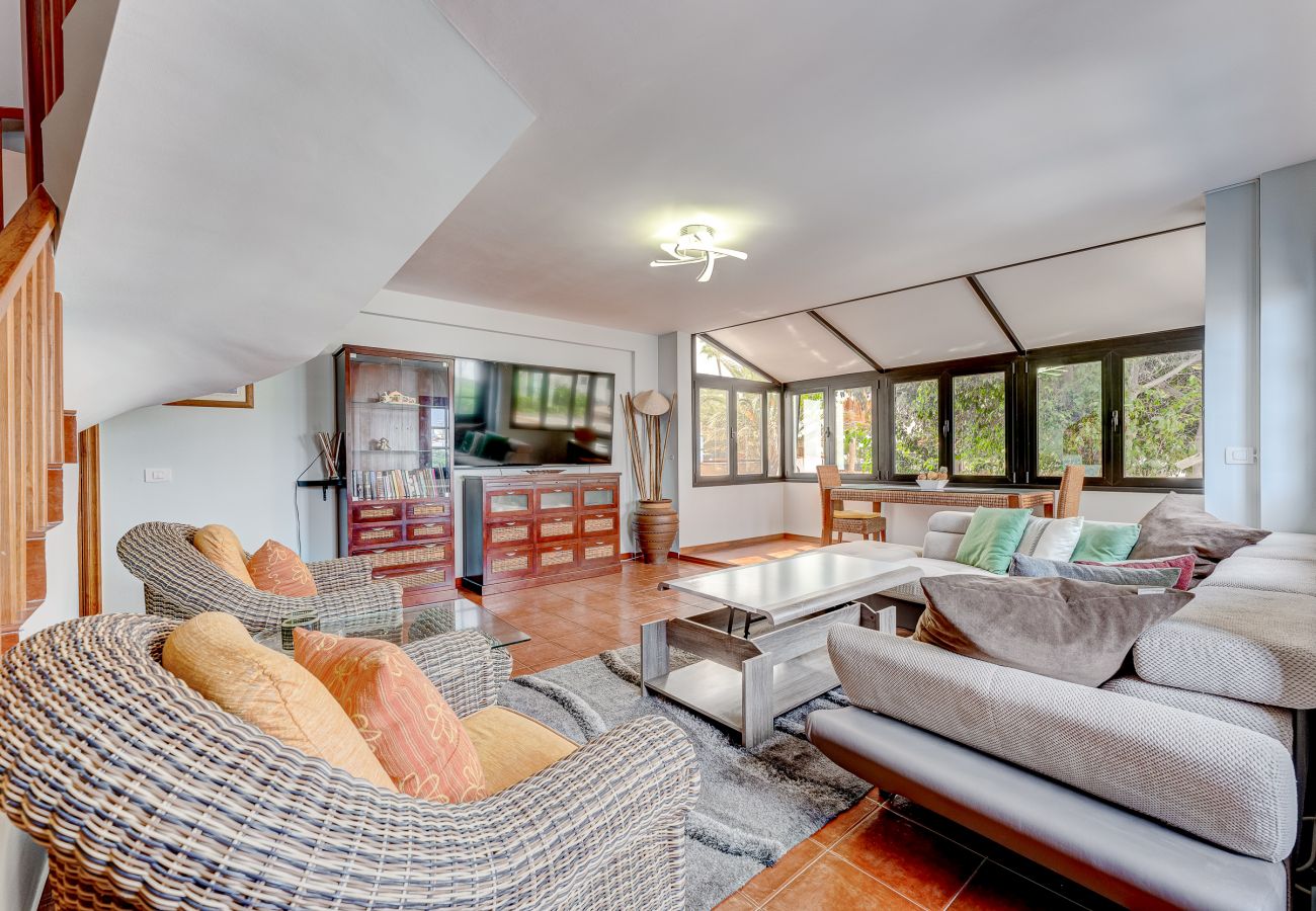 Casa en Arona - Preciosa casa con piscina y licencia de alquiler vacacional (VV) a sólo 400m de Playa Amarilla