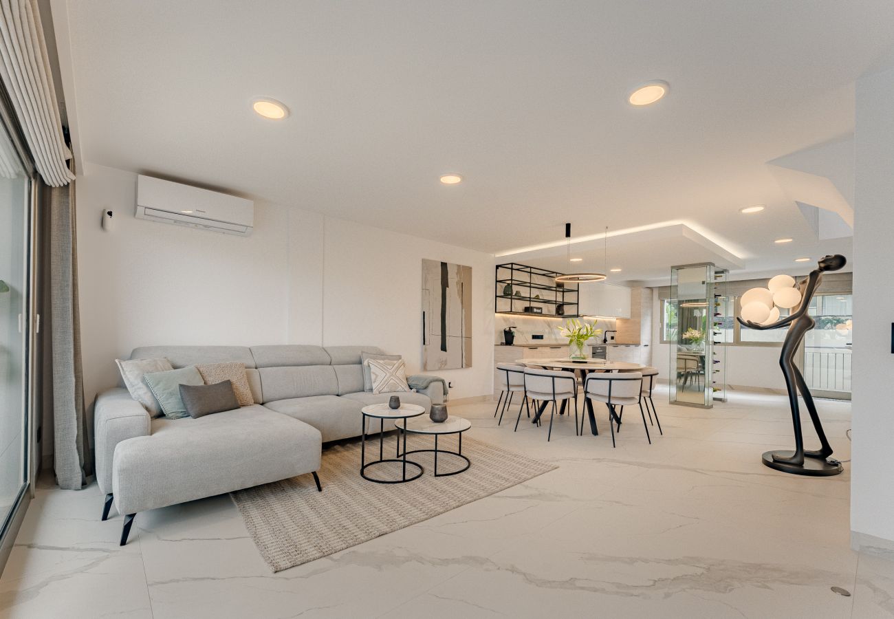 Chalet Adosado en San Miguel de Abona - Luxury property in first sea line for sale