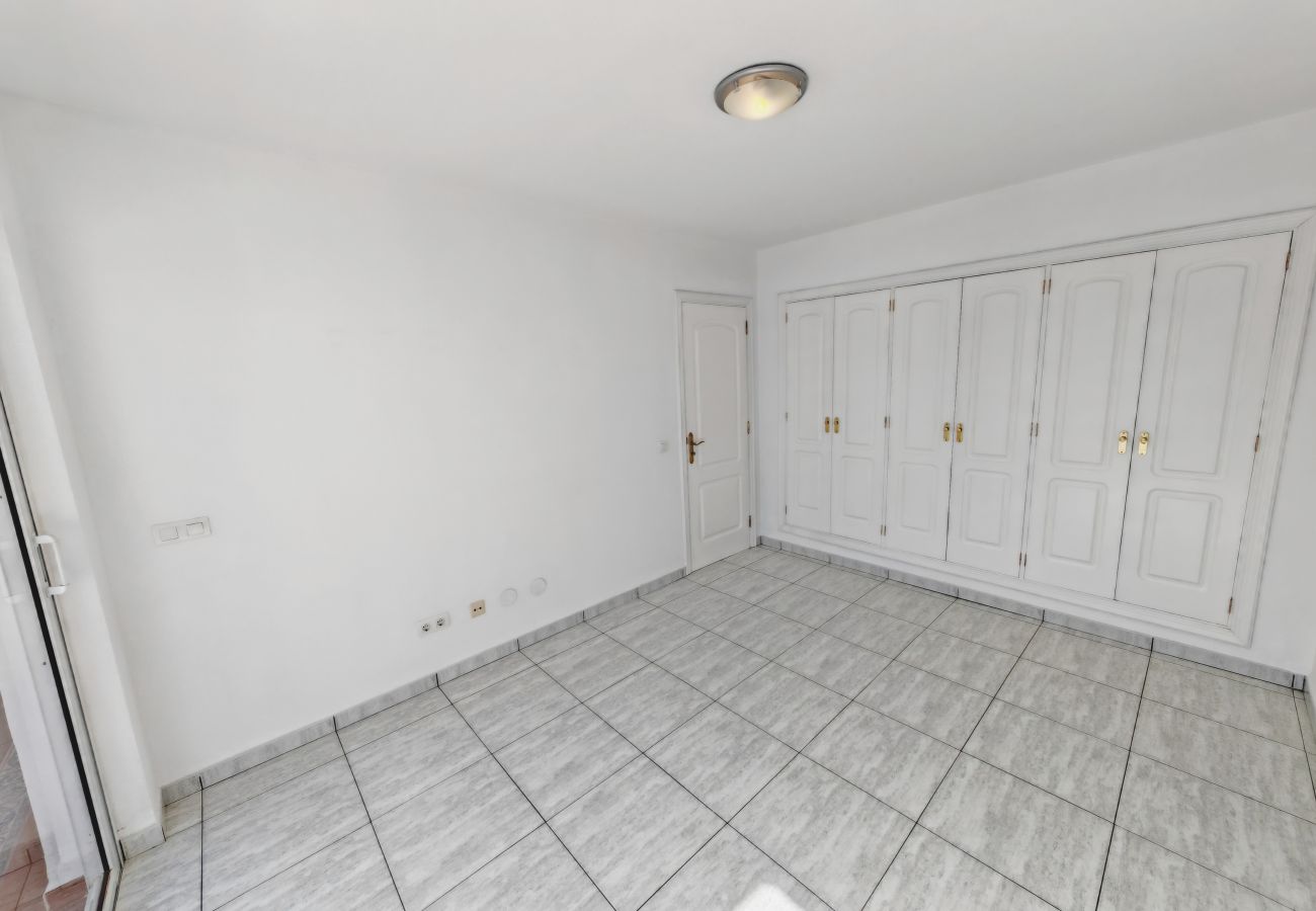 Ferienwohnung in Playa Paraiso - 2 bedroom apartment with terrace and parking