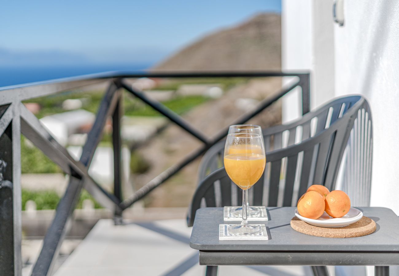 Ferienwohnung in Santiago del Teide - Cliff Haven Sea View Apartment - Adults Only