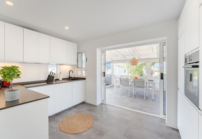 Ferienwohnung in Playa de Las Americas - Endless Summer Beach Apartment with Sea View Ferienwohnung in Playa de Las Americas - Endless Summer Beach Apartment with Sea View